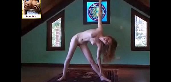  Novinha delícia fazendo Yoga nua parte 2